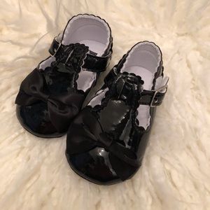 Black Patent Leather Mary Jane Crib Shoes
